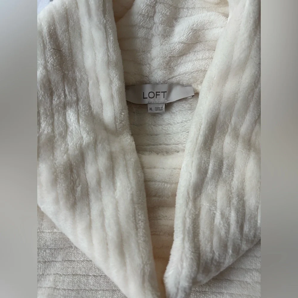 ❄️ LOFT soft fluffy sweatshirt - Picture 4 of 8